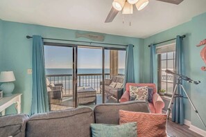 Fernseher, Kamin, Arbeitsbereiche