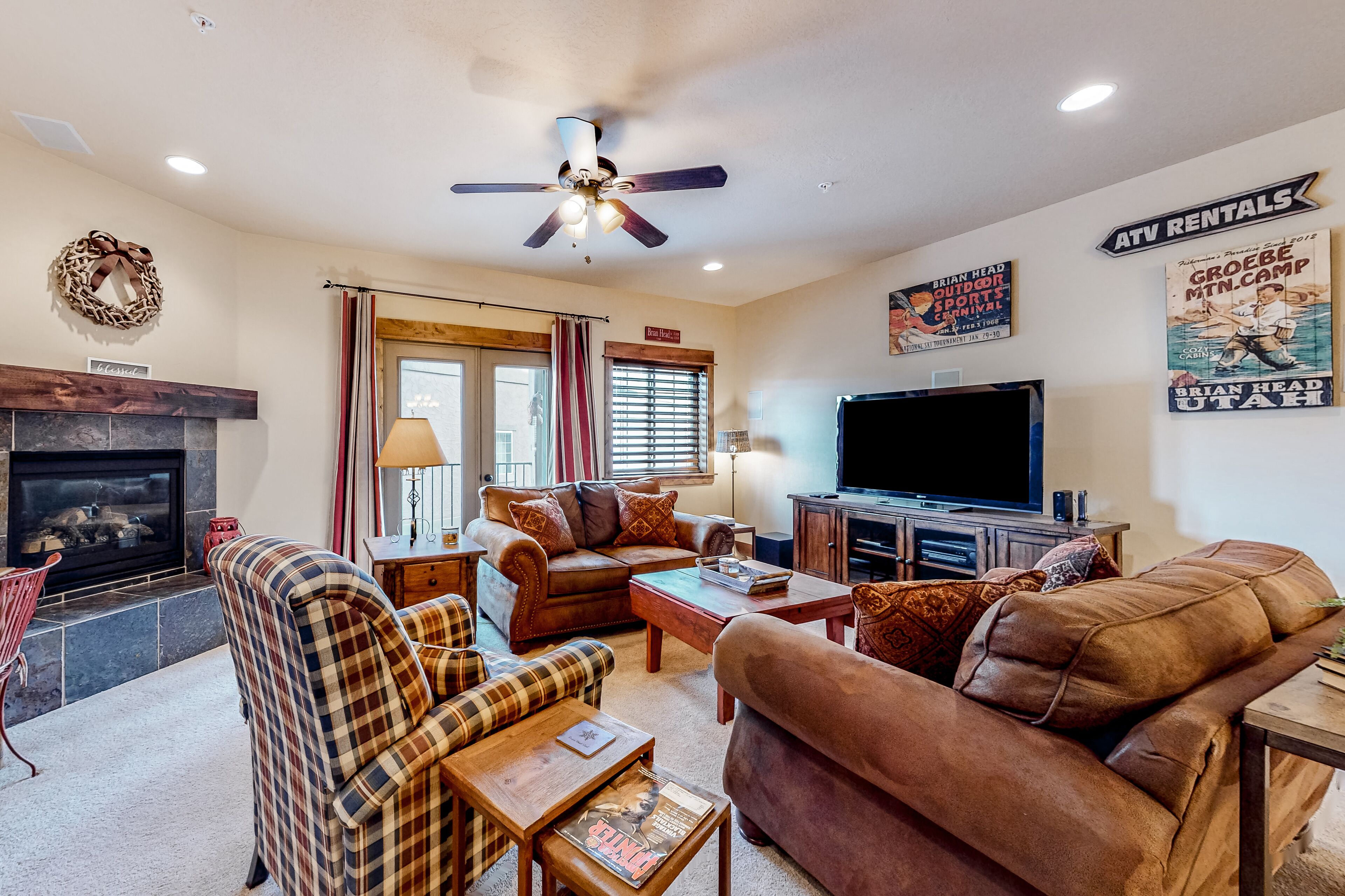 Convenient condo near slopes with private balcony, central AC, & deck