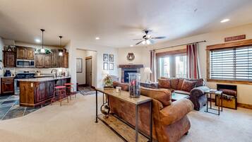 Télévision, cheminée