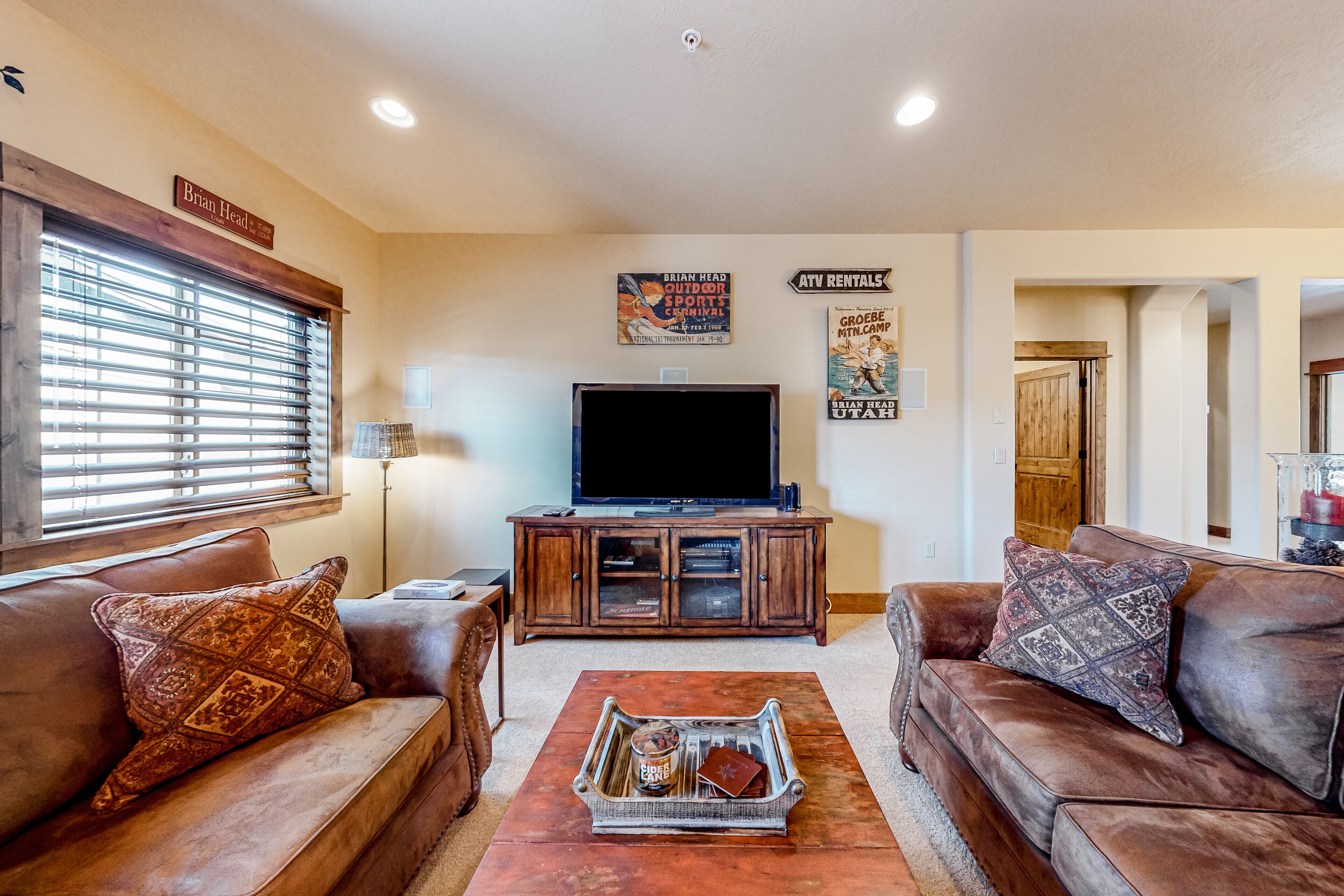 Convenient condo near slopes with private balcony, central AC, & deck