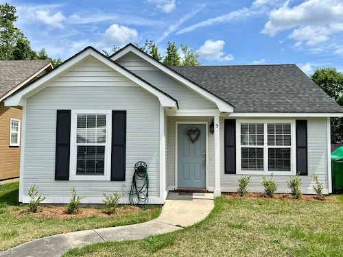 Recently updated 3 Bedroom Home with Patio