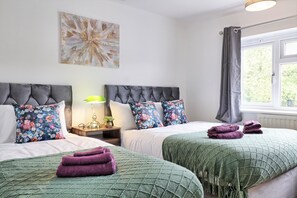 3 bedrooms, desk, iron/ironing board, free WiFi
