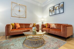 Televisión y oficina 