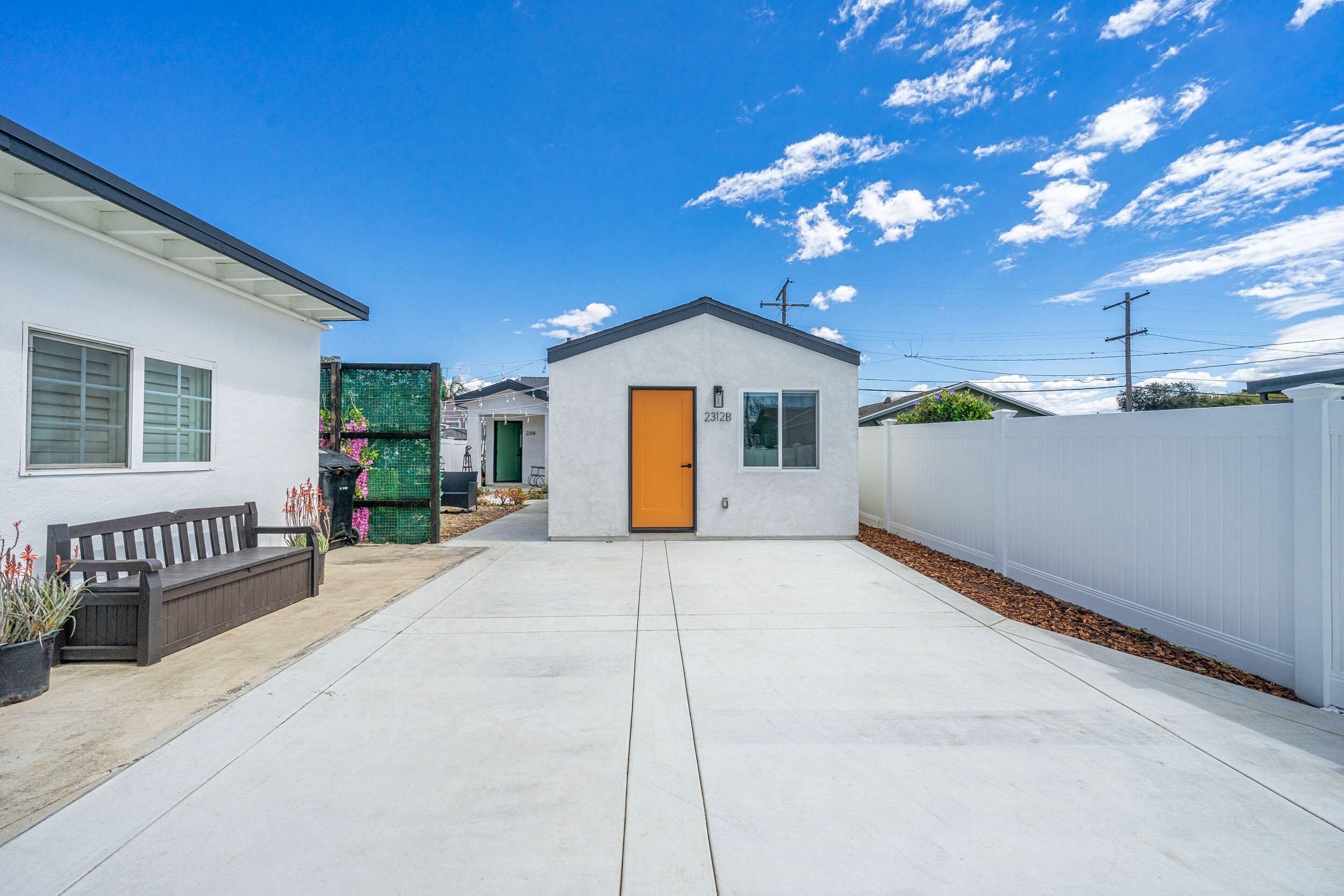 Charming & Bright Sunnyside Studio for 2!