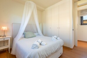 4 bedrooms, iron/ironing board, WiFi, bed sheets - Preciosa Villa en la Cosa Brava (Mont-ras)