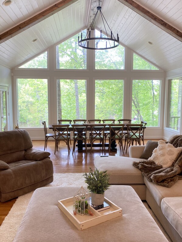 Smart TV, table tennis