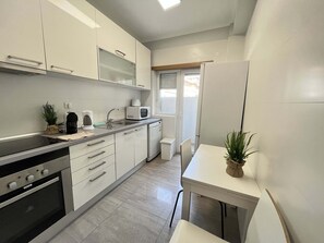 Apartment | Eigene Küche | Großer Kühlschrank, Mikrowelle, Ofen, Herdplatte