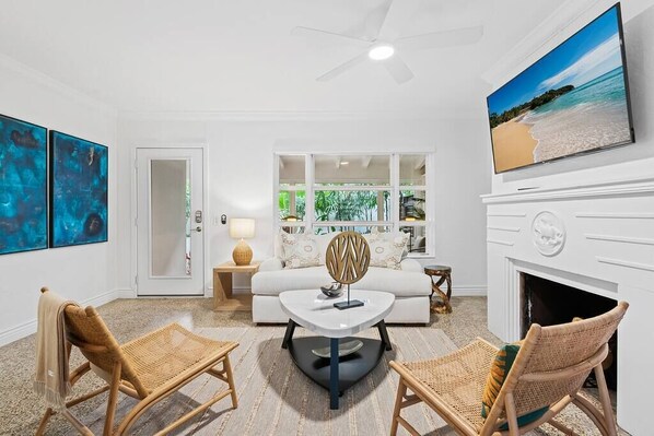 TV, offices - The Twins Summary:
Th (Fort Lauderdale)