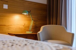 Phòng Deluxe | 1 phòng ngủ, bộ đồ giường cao cấp, minibar, trang trí khác biệt
