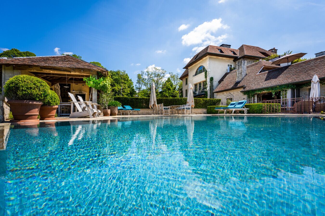 Alberca al aire libre y alberca climatizada