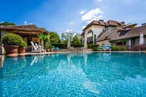 Outdoor pool, a heated pool