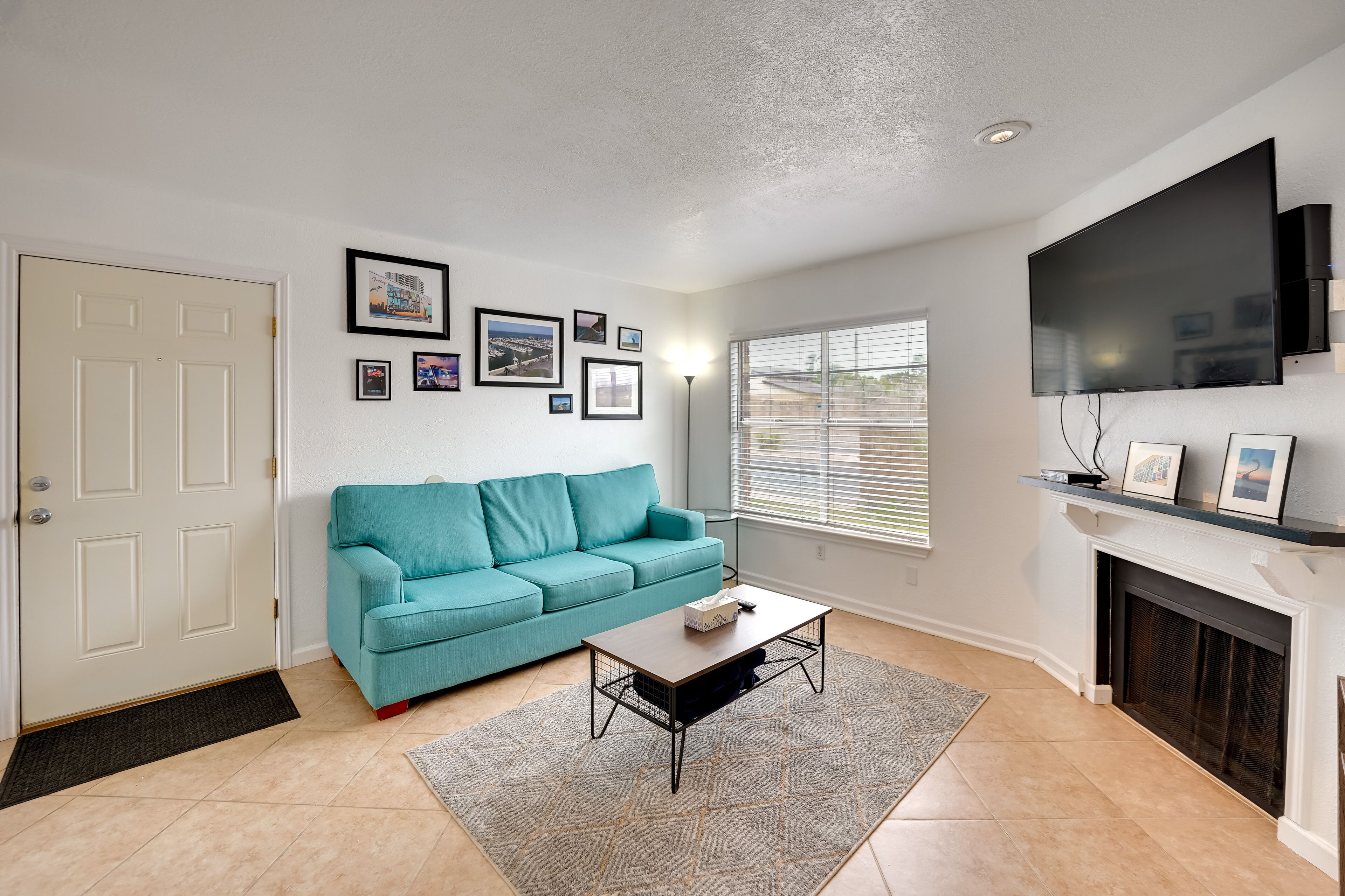 Texas Retreat - Pool Access, Near Hiking & Beaches