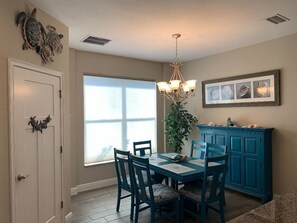 Dining - Beautiful spacious 3 bedroom/ 2 bath pool home with an outdoor kitchen  (Rotonda West)