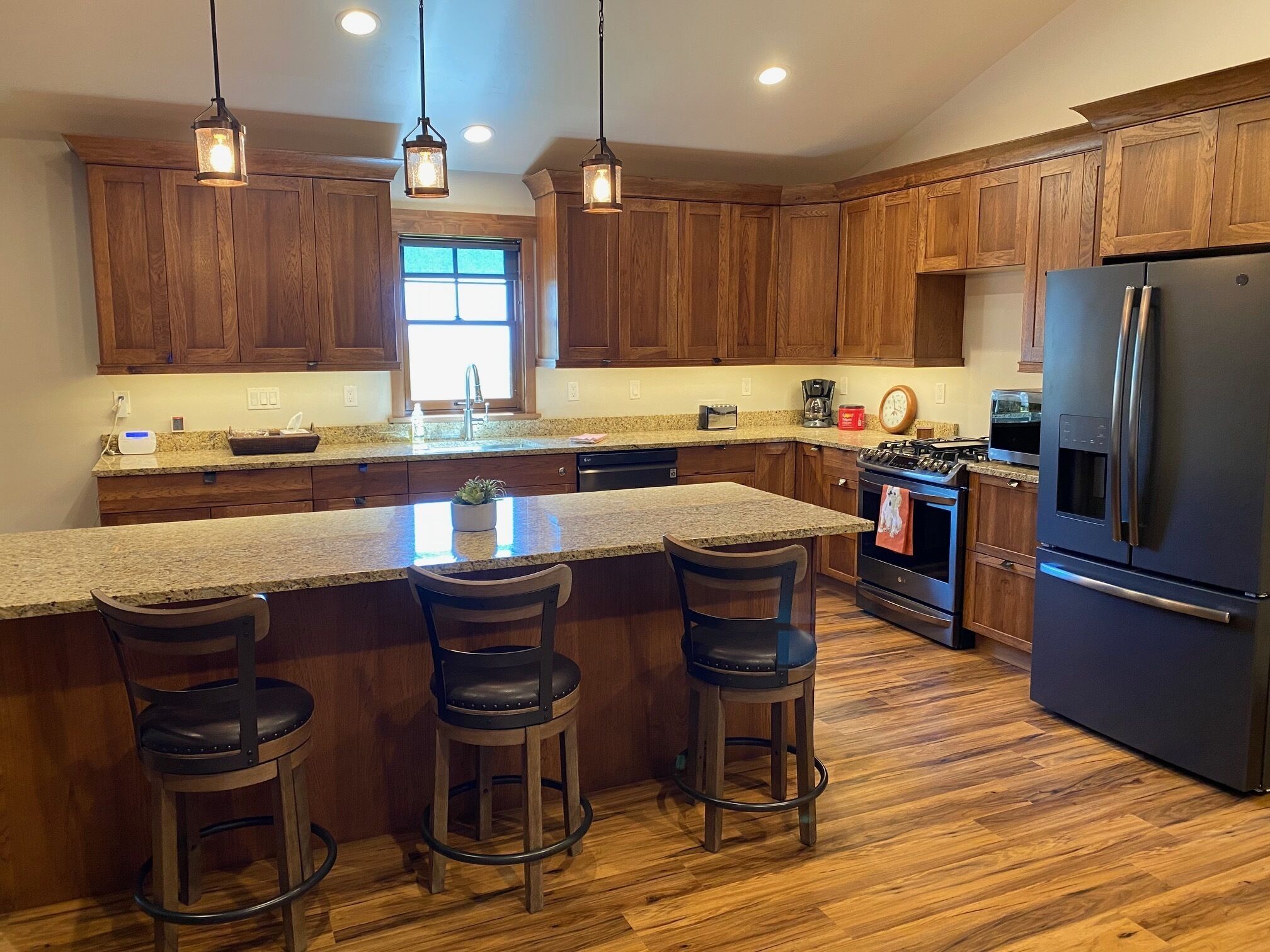 NEW - Stunning Golden Eagle Loft