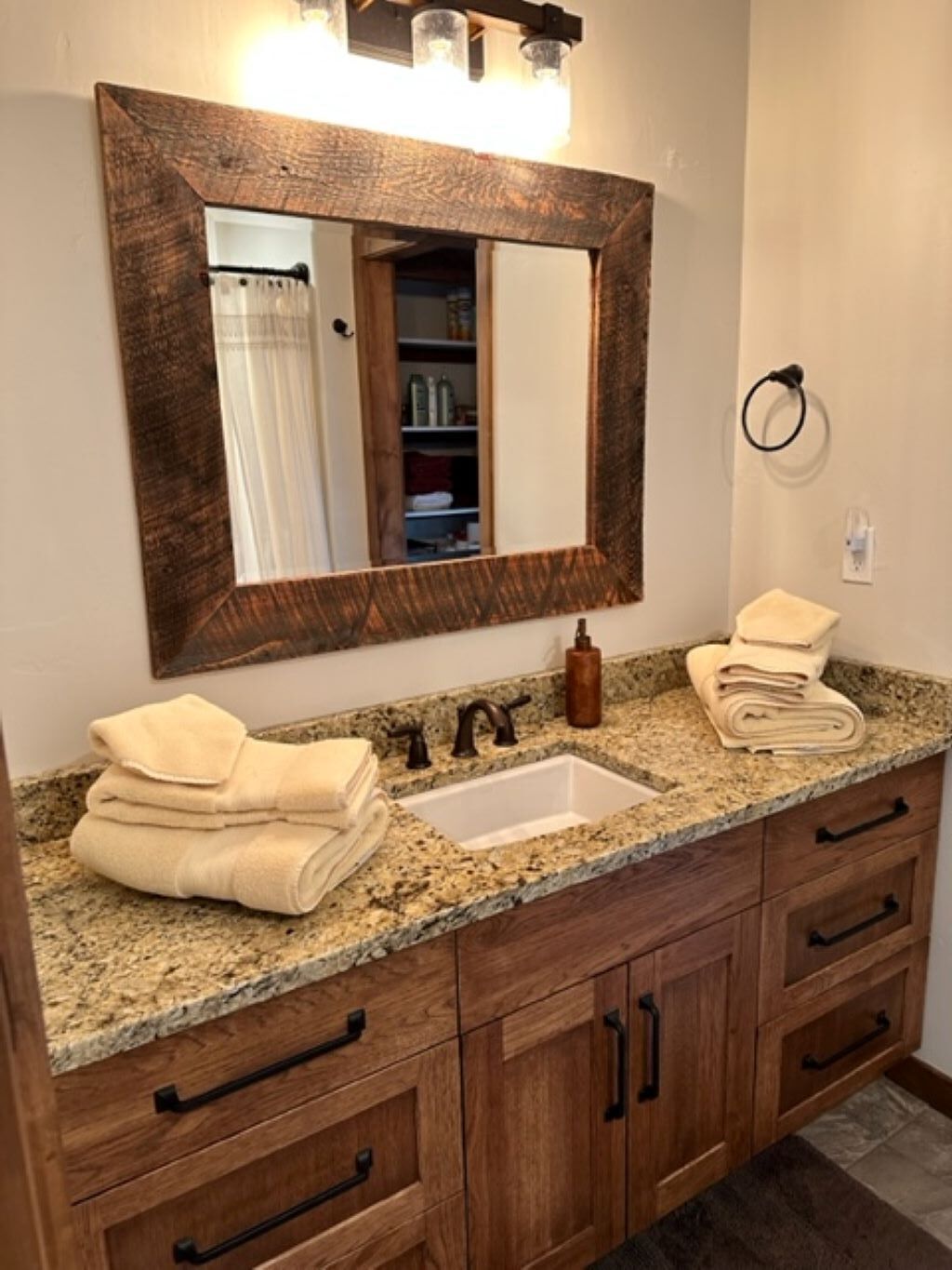 NEW - Stunning Golden Eagle Loft