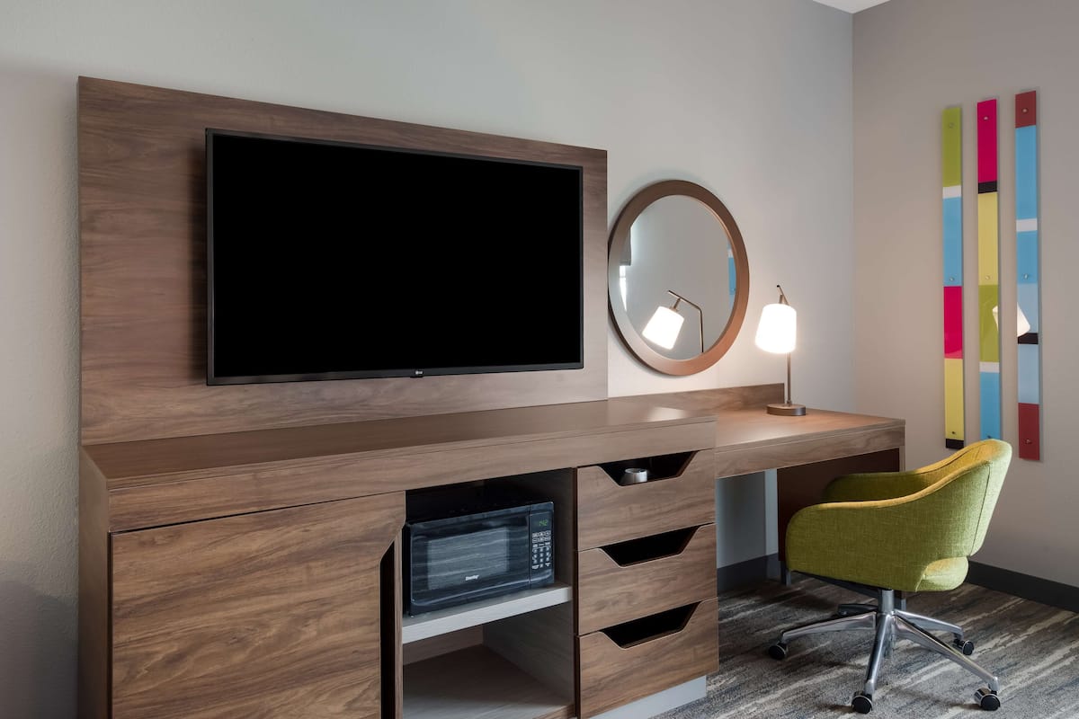 Room, 2 Queen Beds, Accessible, Bathtub