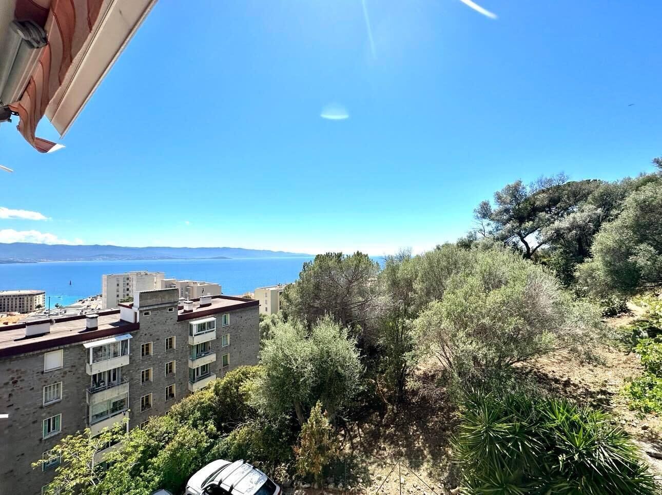 Bright and spacious cocoon with sea view