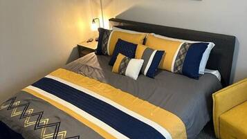 1 bedroom, desk, WiFi, bed sheets