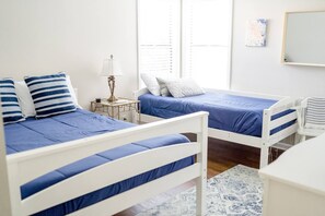 2 slaapkamers, een strijkplank/strijkijzer, gratis wifi, beddengoed
