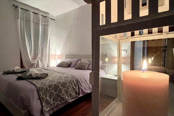 2 bedrooms, desk, iron/ironing board, WiFi