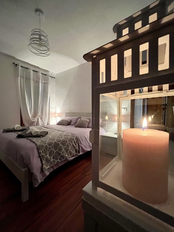 2 bedrooms, desk, iron/ironing board, WiFi