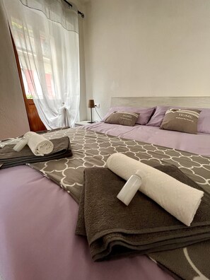 2 slaapkamers, een bureau, een strijkplank/strijkijzer, wifi