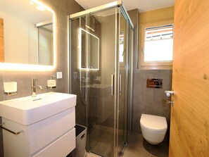 Rainfall showerhead, hair dryer, towels - Apartment Derby by Interhome (Saas-Fee)