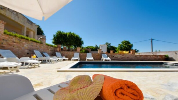 A poolside area with lounge chairs and a pool. - Villa Meri by Interhome (Novigrad (Zadar))
