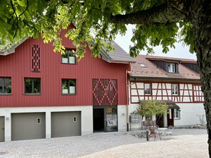 المنشأة من الخارج