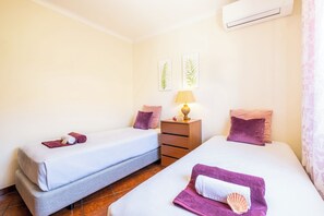 5 bedrooms, iron/ironing board, free WiFi, bed sheets