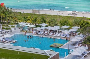 3 outdoor pools, pool umbrellas, pool loungers - Ocean View Luxury Condo (Miami Beach)