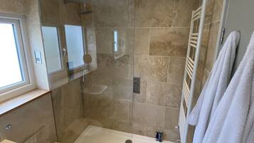 House, 3 Bedrooms | Bathroom