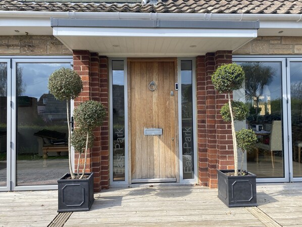 Exterior - East Park Lodge (Cowes)