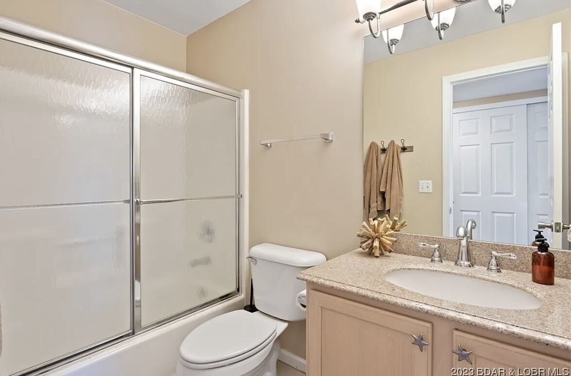 Beautiful Main Channel View Cozy Condo in the HEART of Osage Beach! Boat Slip!