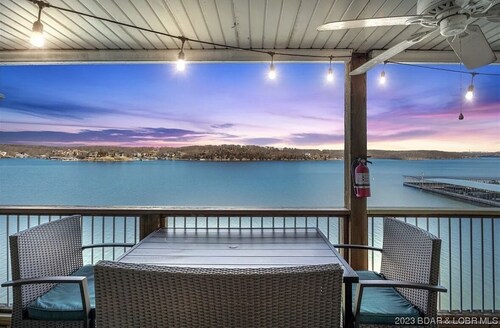 Beautiful Main Channel View Cozy Condo in the HEART of Osage Beach! Boat Slip!