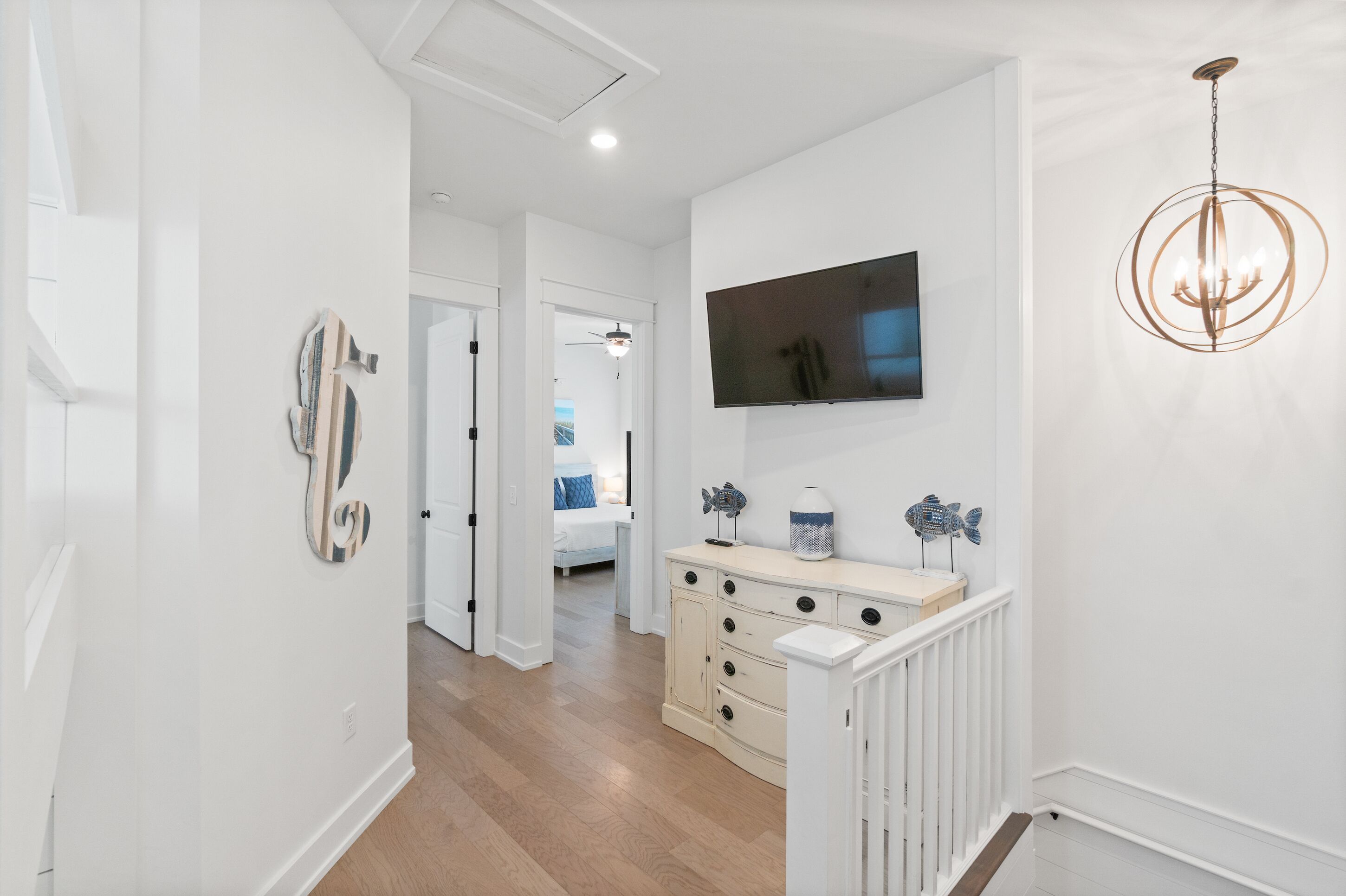 House | 2 bedrooms, laptop workspace, iron/ironing board, WiFi (free)
