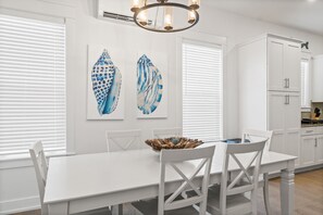 House | In-room dining - 30A - The Charming Blue Haven by PHG (Santa Rosa Beach)