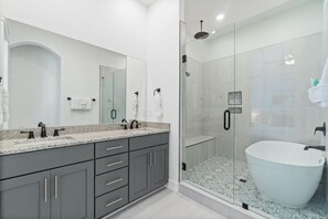 House | Bathroom | Free toiletries, hair dryer, towels - 30A - The Charming Blue Haven by PHG (Santa Rosa Beach)