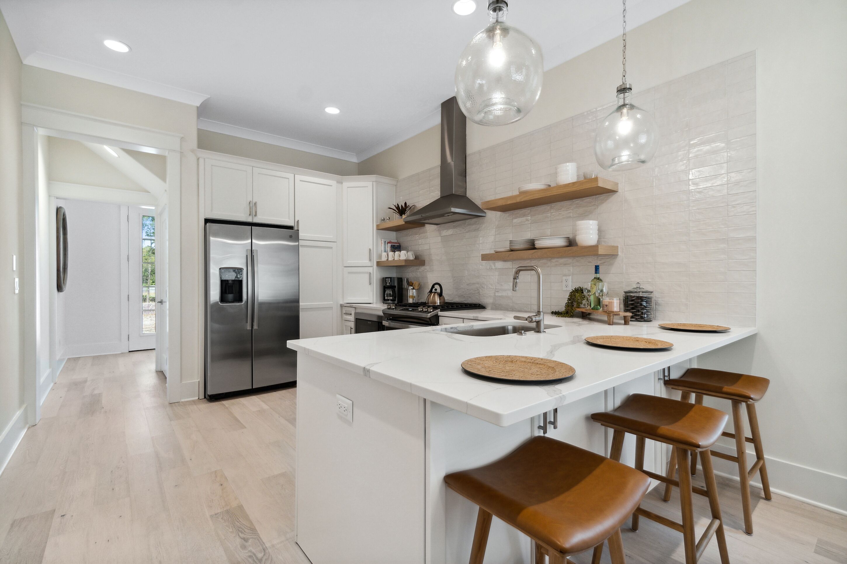 Rumah | Dapur pribadi | Lemari es besar, microwave, oven, dan kompor