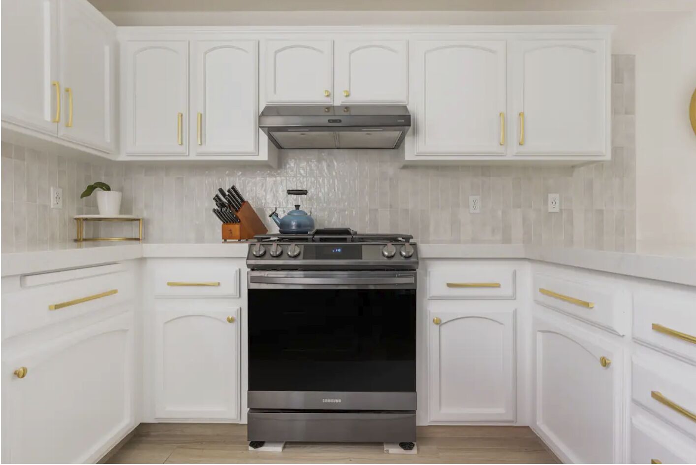 Stunning Modern Oasis with Pool + Fire Pit - Your Ultimate VRBO Getaway