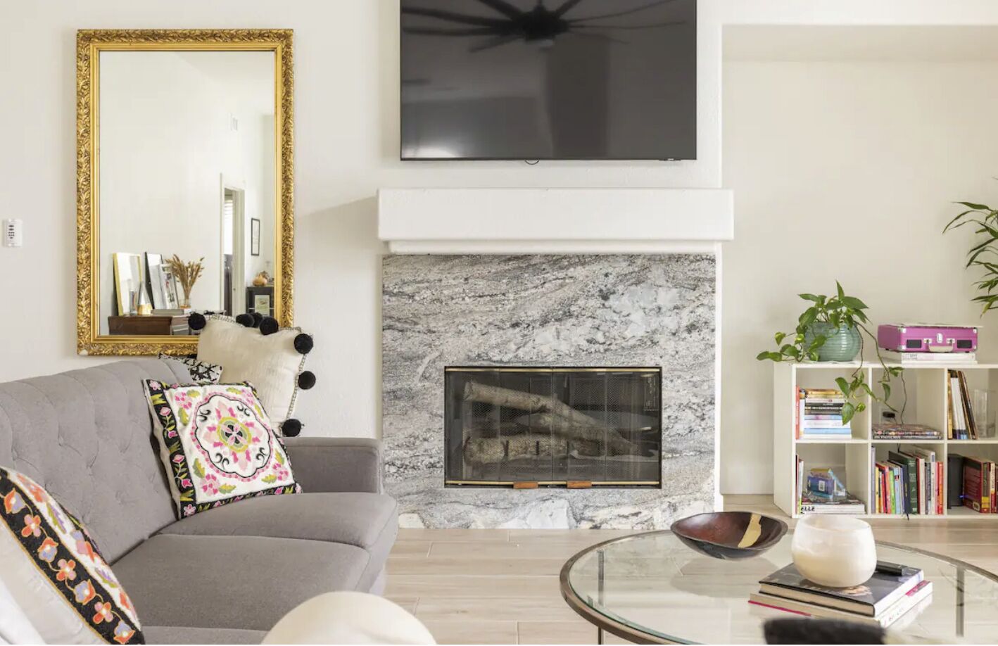 Stunning Modern Oasis with Pool + Fire Pit - Your Ultimate VRBO Getaway