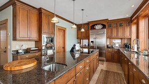 Fridge, microwave, oven, stovetop - Hot Tub, Fire Pit and Big Views, Beachfront Luxury (Ponte Vedra Beach)