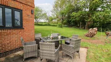 รับประทานอาหารกลางแจ้ง