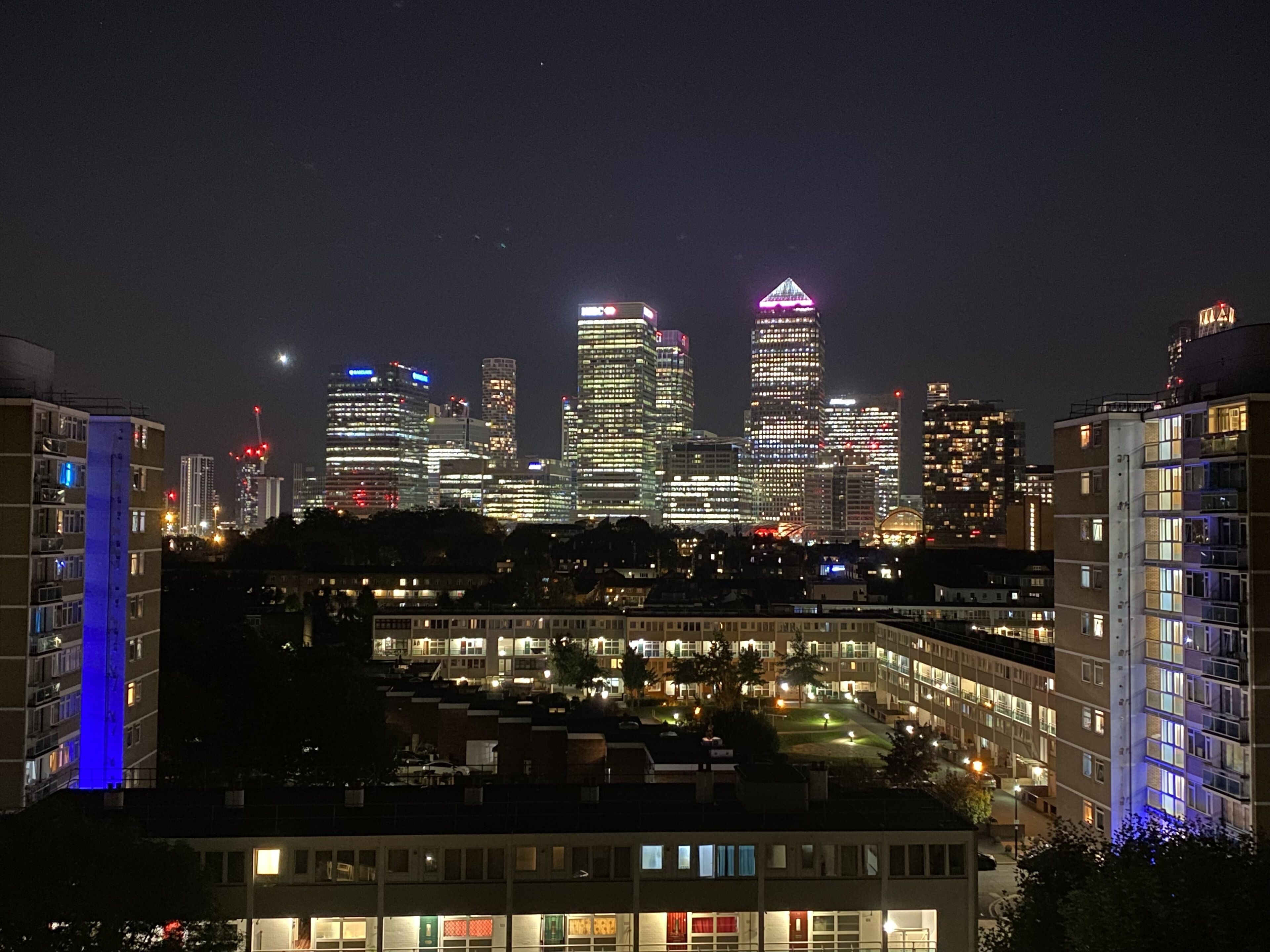 Entire 2brs Flat With Canary Wharf Views Ideal for Business Trips, Travel Zone 2