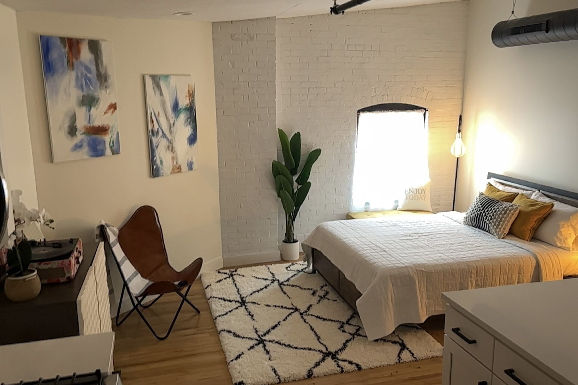 Luxury Loft (perfect for business or pleasure)