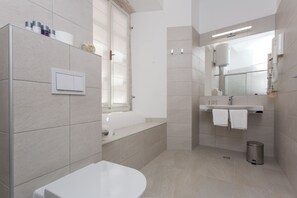 Classic Double Room | Bathroom - Klarisa Palace Rooms (Dubrovnik)