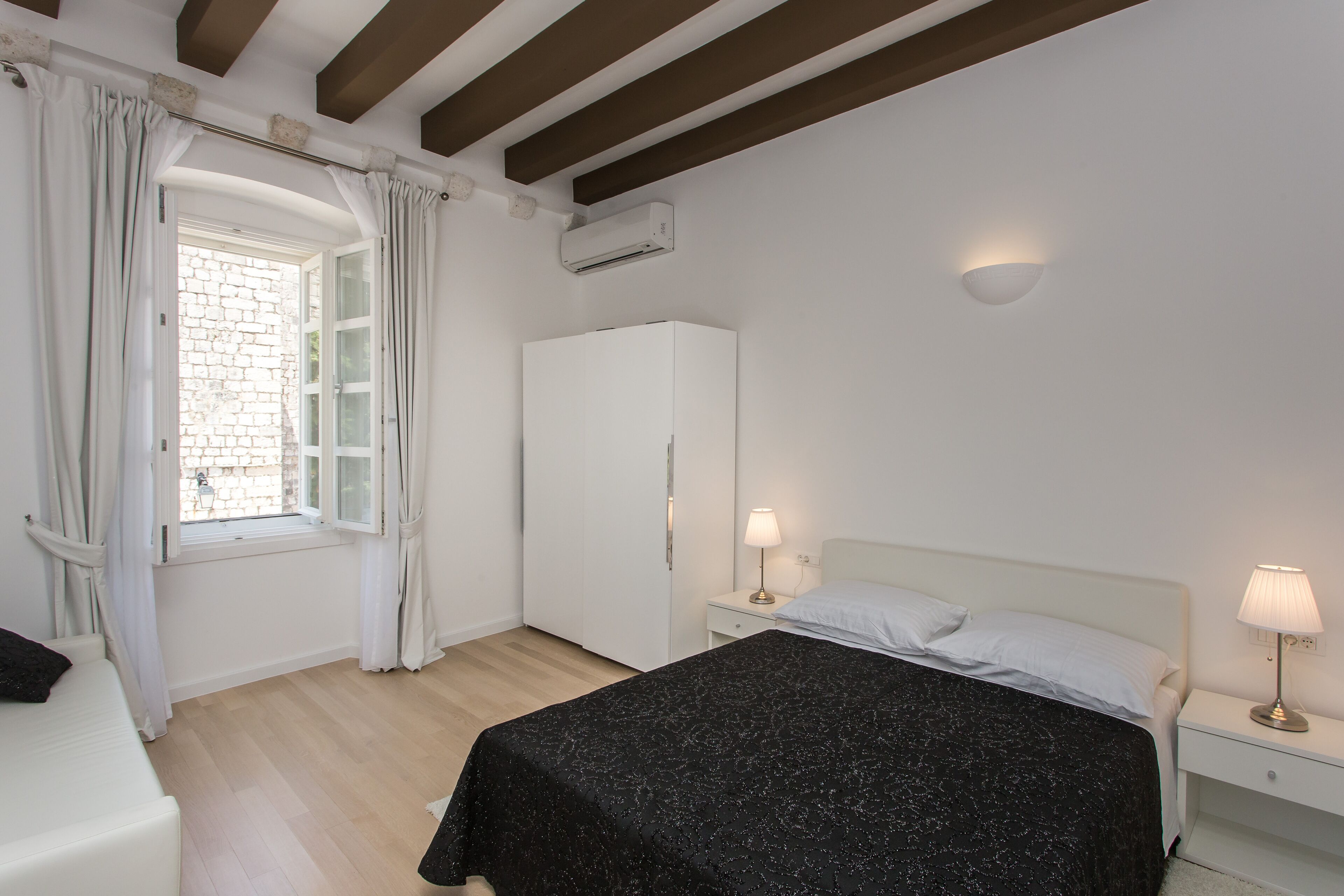 Photo - Klarisa Palace Rooms