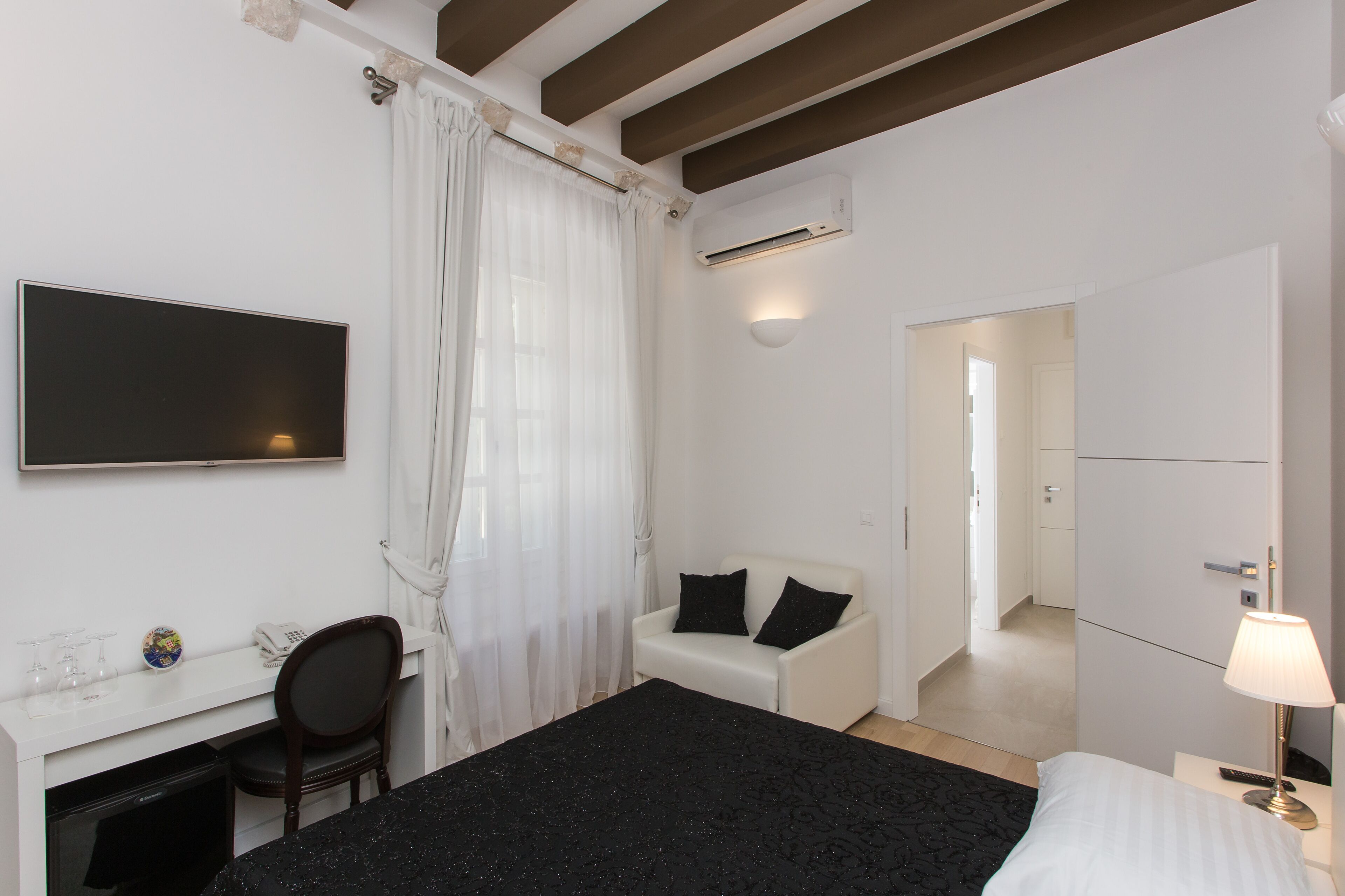 Photo - Klarisa Palace Rooms