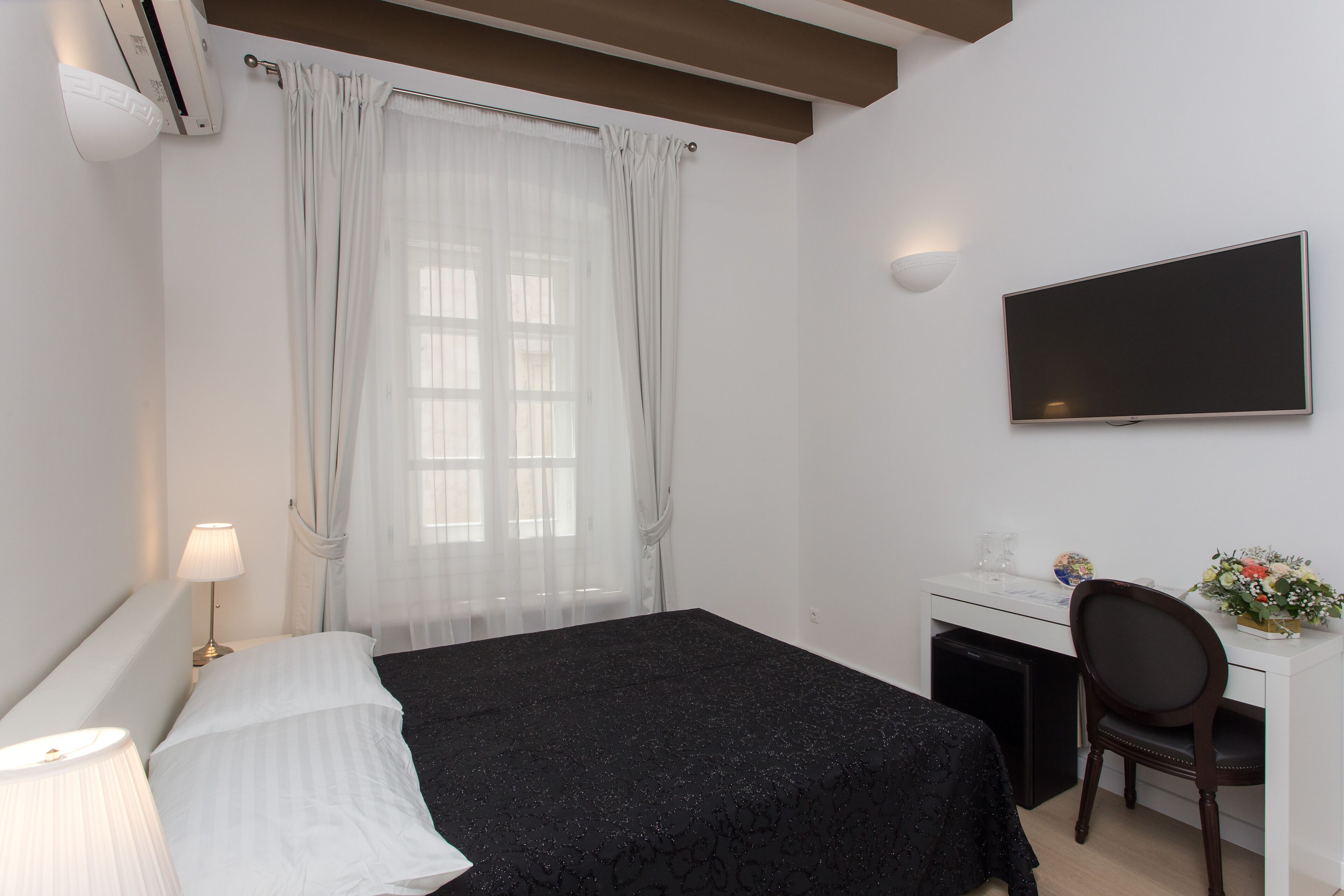 Photo - Klarisa Palace Rooms