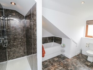 Shower - Greencroft (Saltburn-by-the-Sea)